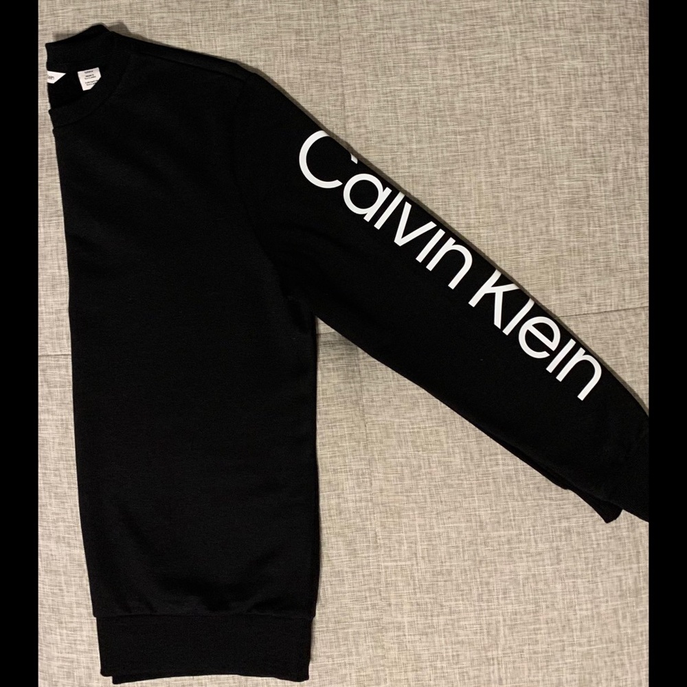 NWOT Calvin Klein Long Sleeve Sweatshirt. Mens Small. Black/White.